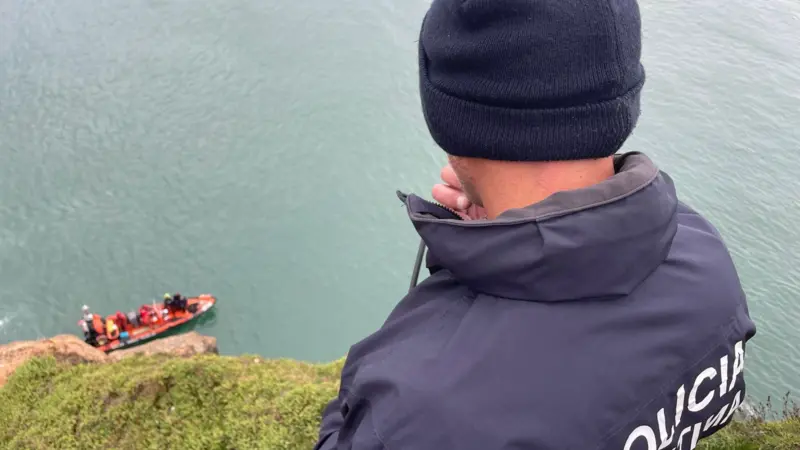 Ex-concorrente da "Casa dos Segredos" desaparecido na Nazaré: carro submerso no mar - JN